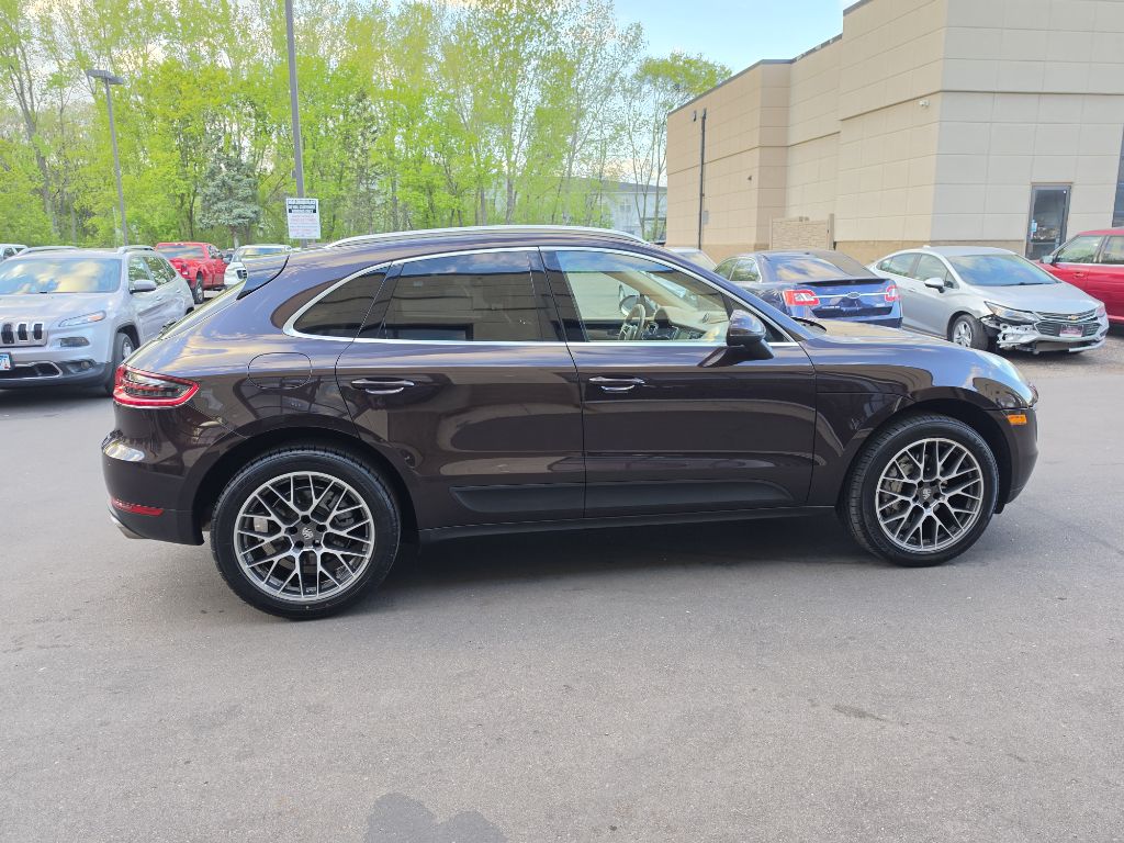 Photo 9 of this PORSCHE MACAN S