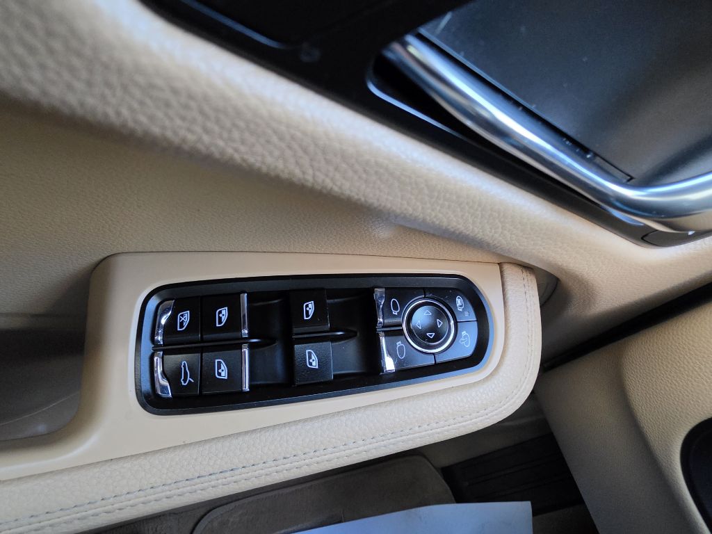 Photo 31 of this PORSCHE MACAN S