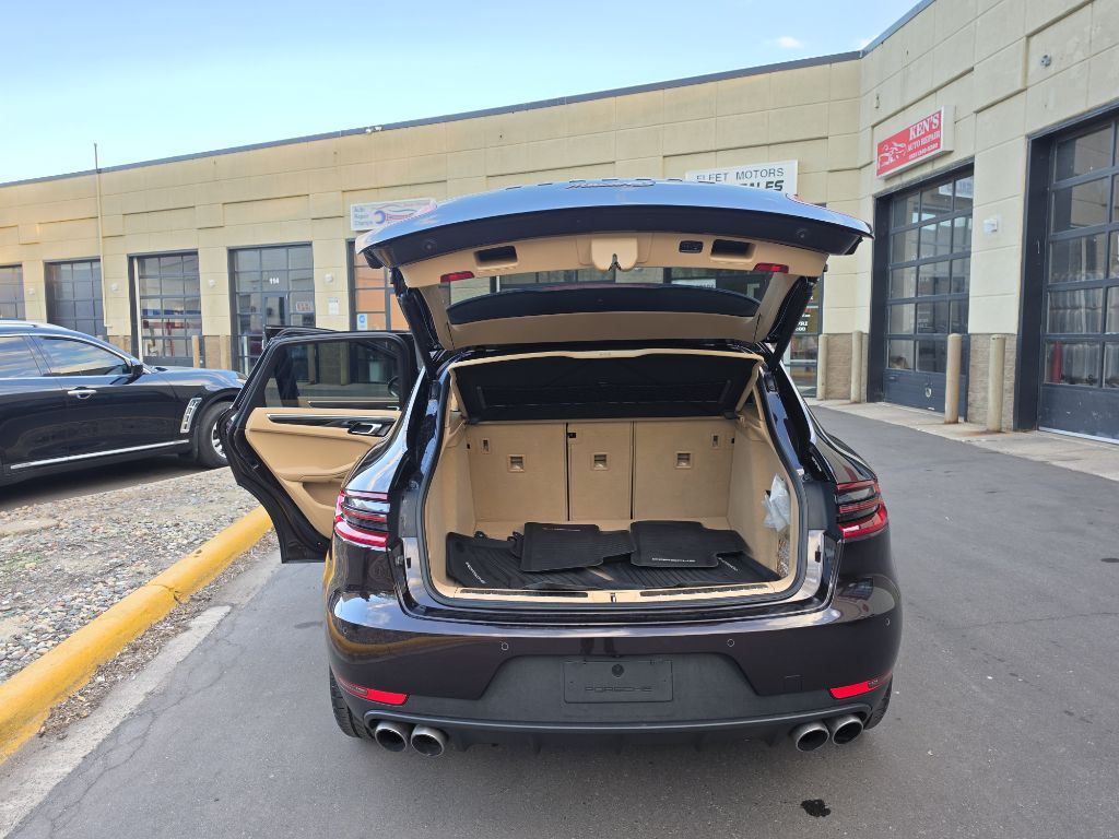 Photo 16 of this PORSCHE MACAN S