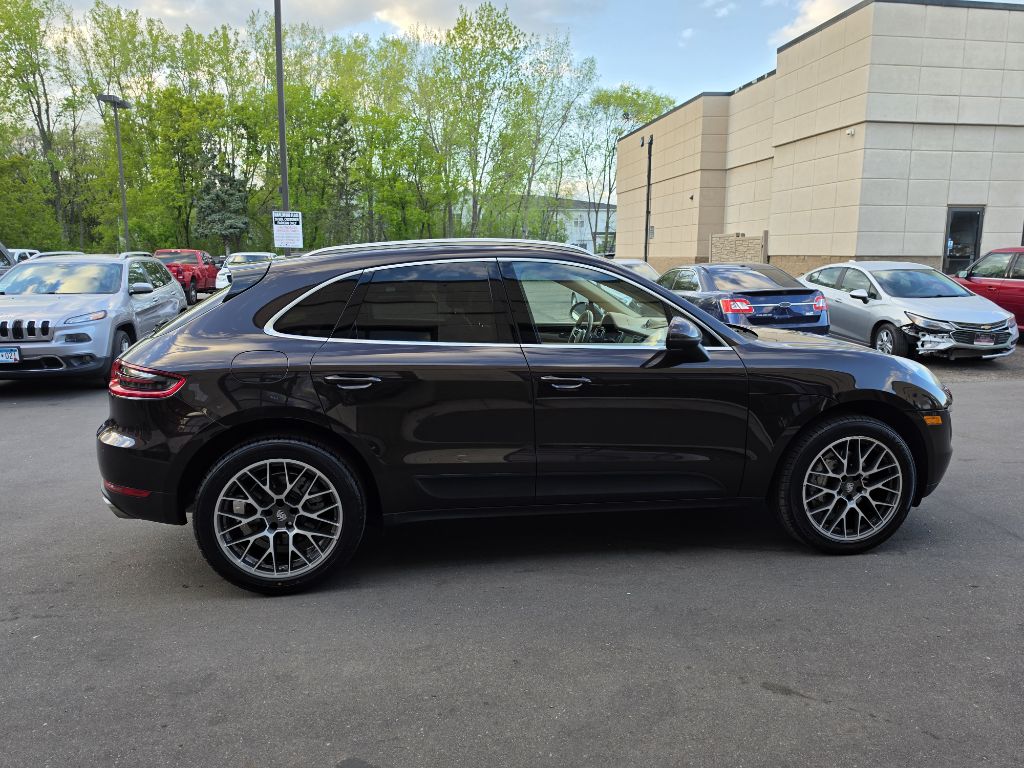 Photo 7 of this PORSCHE MACAN S