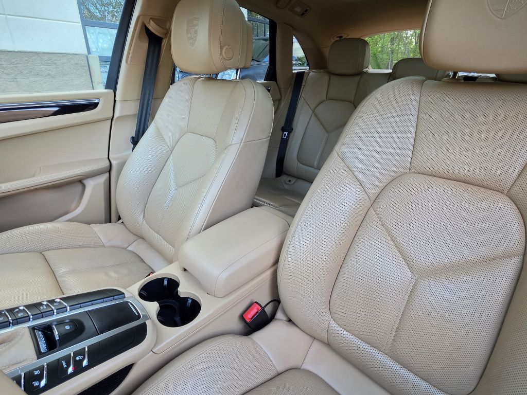 Photo 23 of this PORSCHE MACAN S