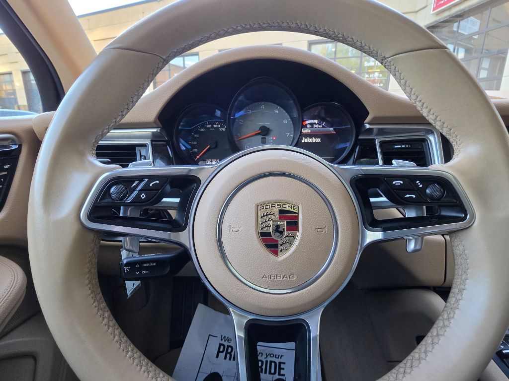 Photo 32 of this PORSCHE MACAN S