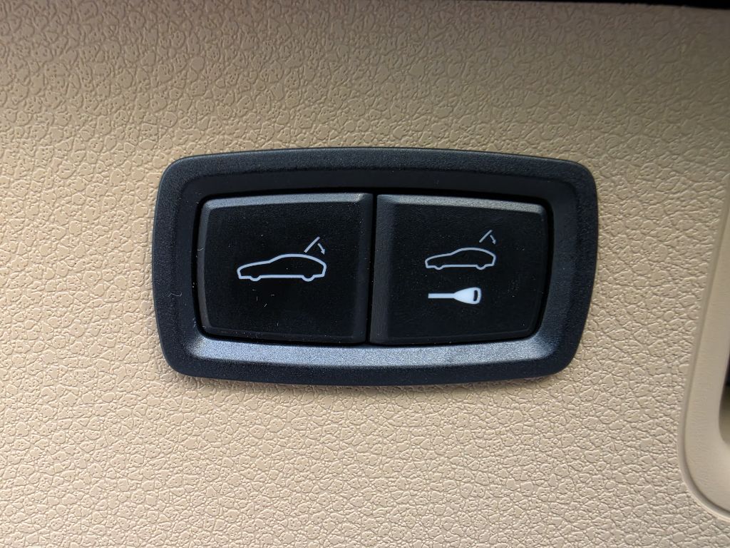 Photo 15 of this PORSCHE MACAN S