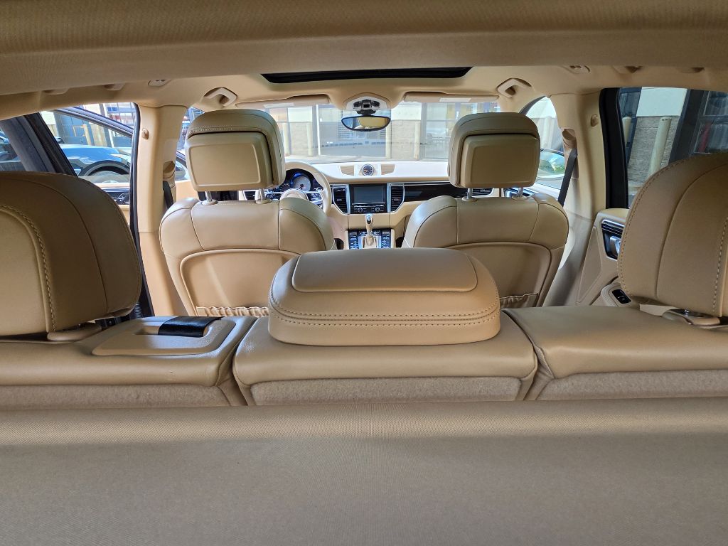 Photo 18 of this PORSCHE MACAN S
