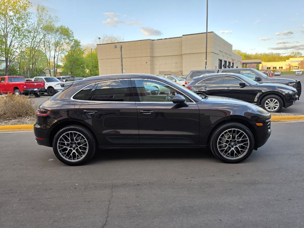 Photo 10 of this PORSCHE MACAN S