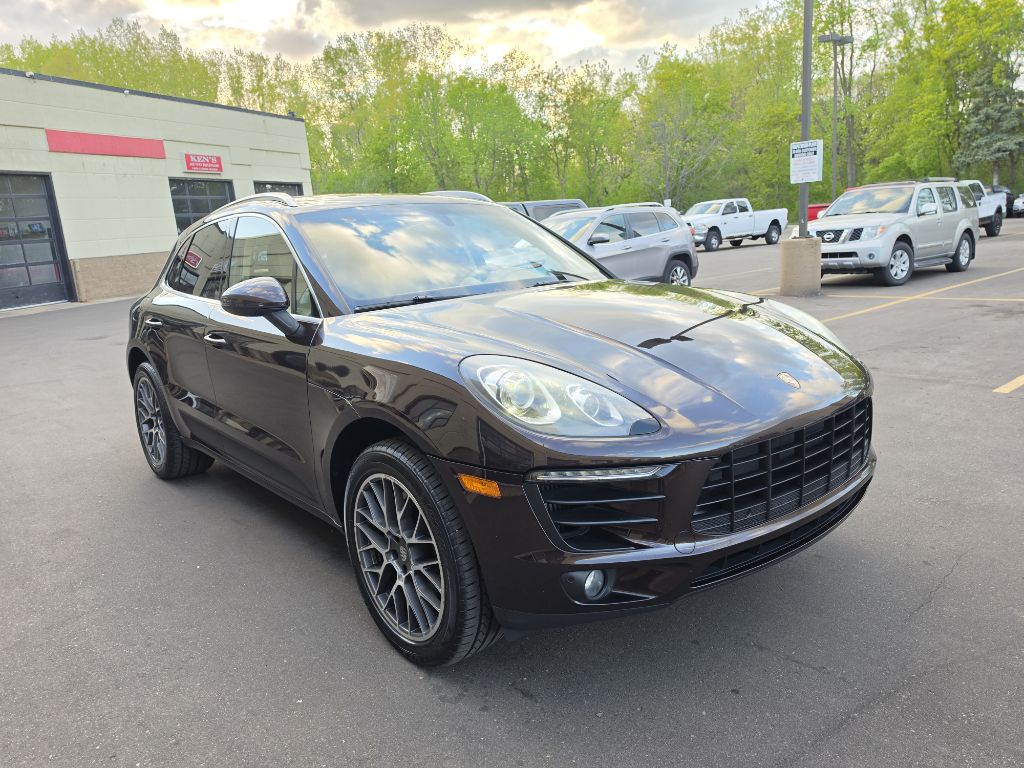 Photo 2 of this PORSCHE MACAN S