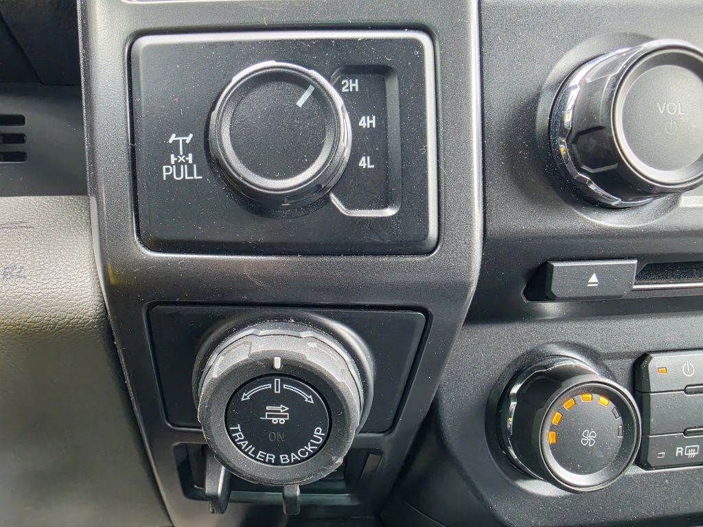 Photo 27 of this FORD F150