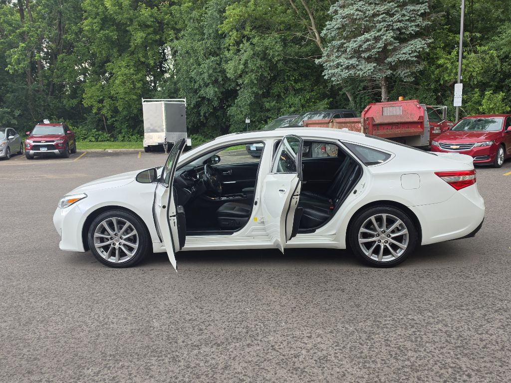 Photo 9 of this TOYOTA AVALON XLE TOUR