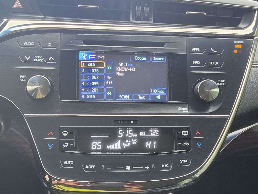 Photo 20 of this TOYOTA AVALON XLE TOUR