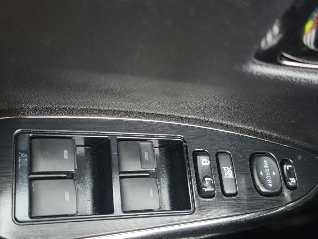 Photo 24 of this TOYOTA AVALON XLE TOUR
