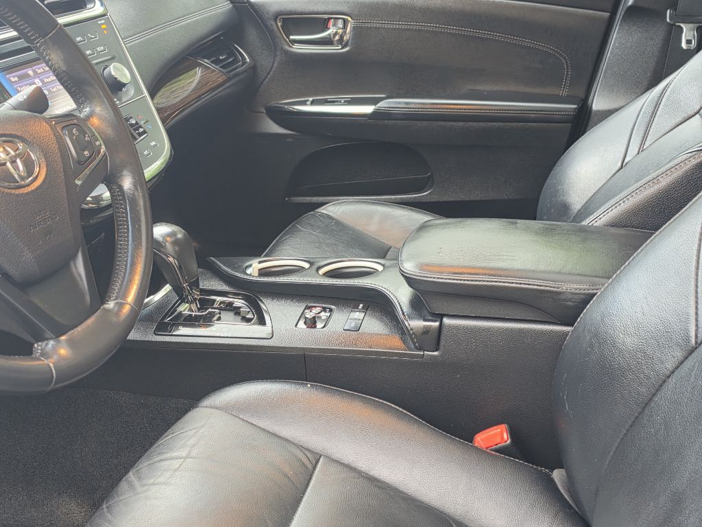 Photo 14 of this TOYOTA AVALON XLE TOUR