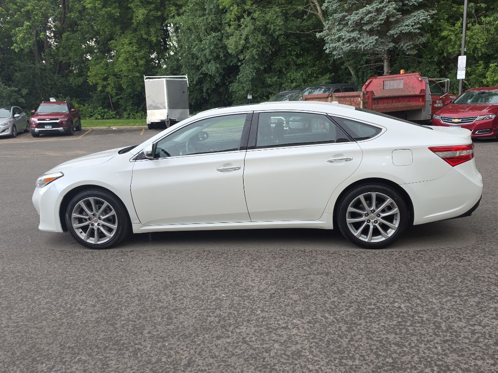 Photo 4 of this TOYOTA AVALON XLE TOUR
