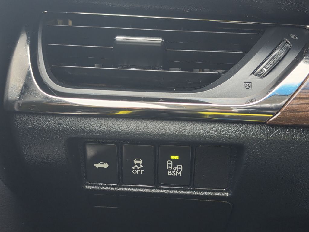 Photo 23 of this TOYOTA AVALON XLE TOUR
