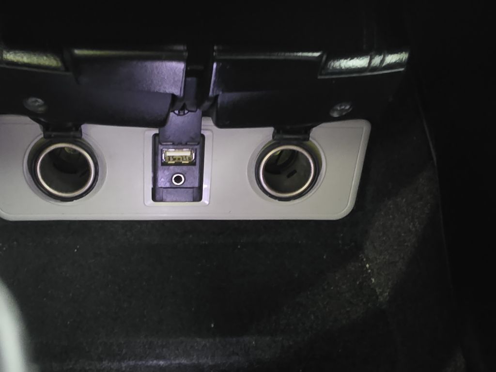 Photo 13 of this TOYOTA AVALON XLE TOUR