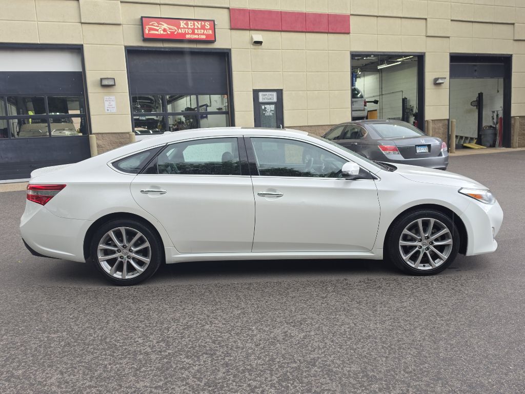 Photo 5 of this TOYOTA AVALON XLE TOUR