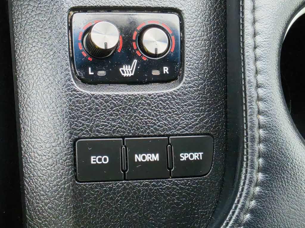 Photo 15 of this TOYOTA AVALON XLE TOUR