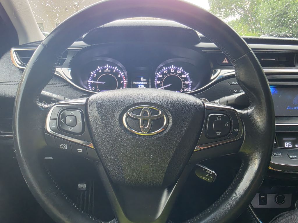 Photo 21 of this TOYOTA AVALON XLE TOUR