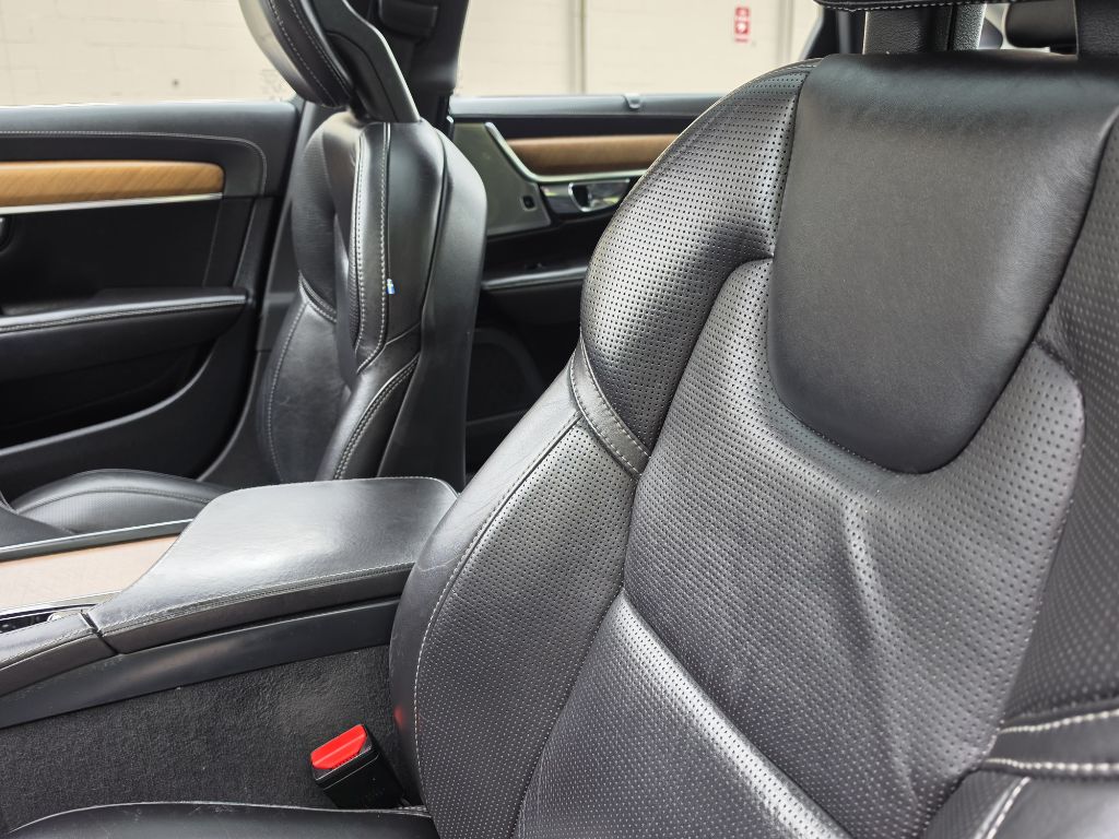 Photo 15 of this VOLVO S90