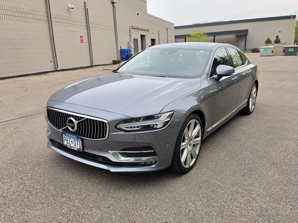 2017 VOLVO S90