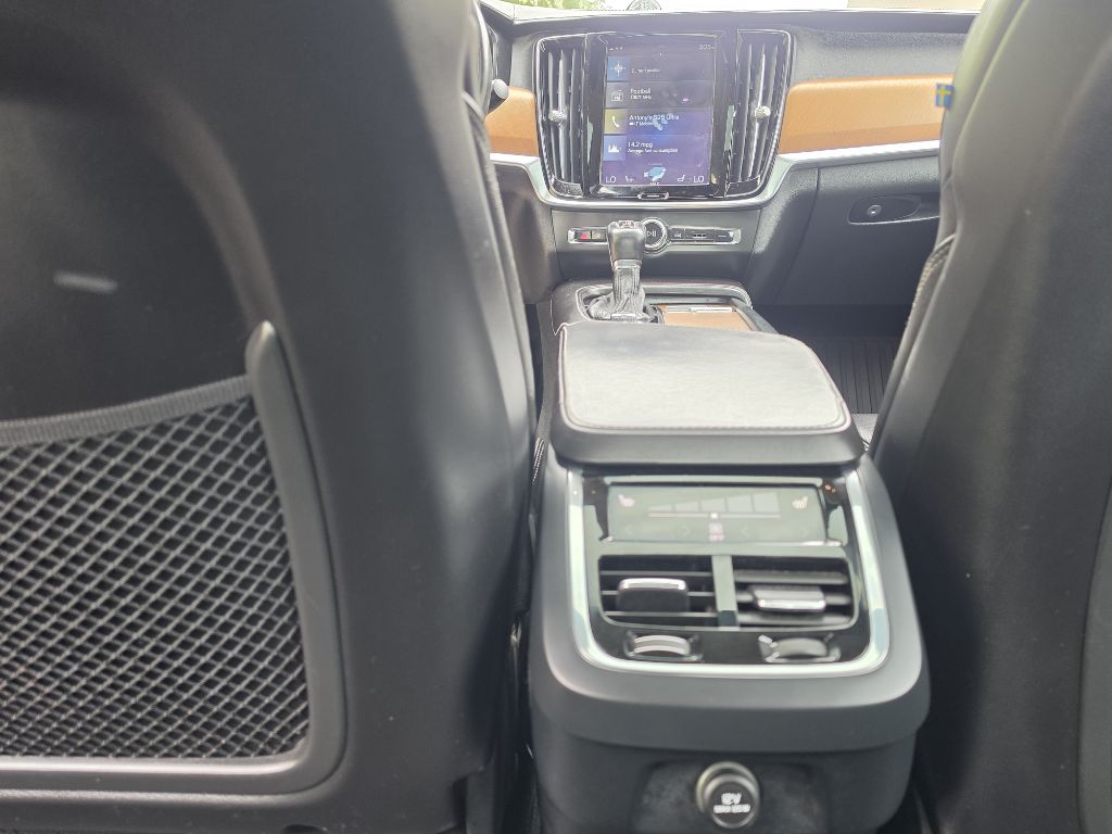 Photo 12 of this VOLVO S90