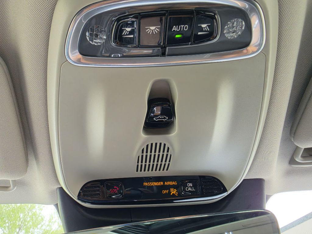Photo 17 of this VOLVO S90