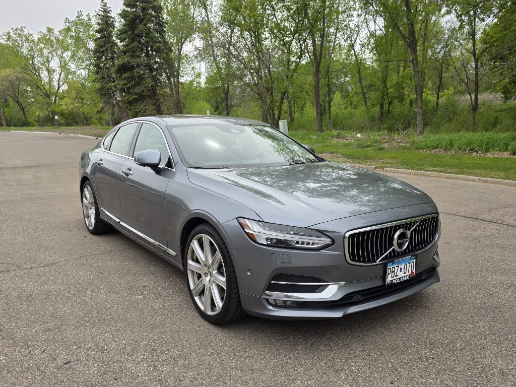 Photo 4 of this VOLVO S90