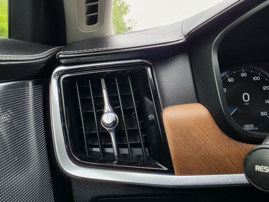 Photo 25 of this VOLVO S90