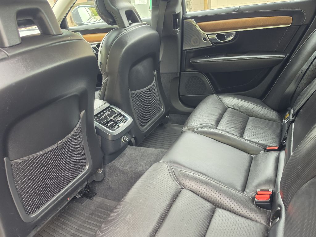 Photo 14 of this VOLVO S90
