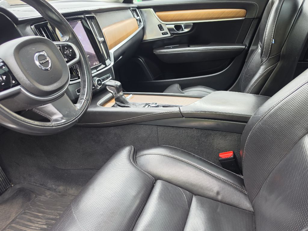 Photo 16 of this VOLVO S90