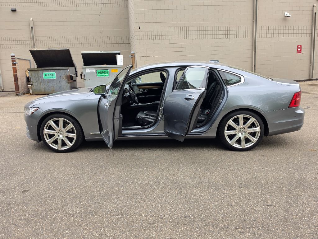 Photo 10 of this VOLVO S90