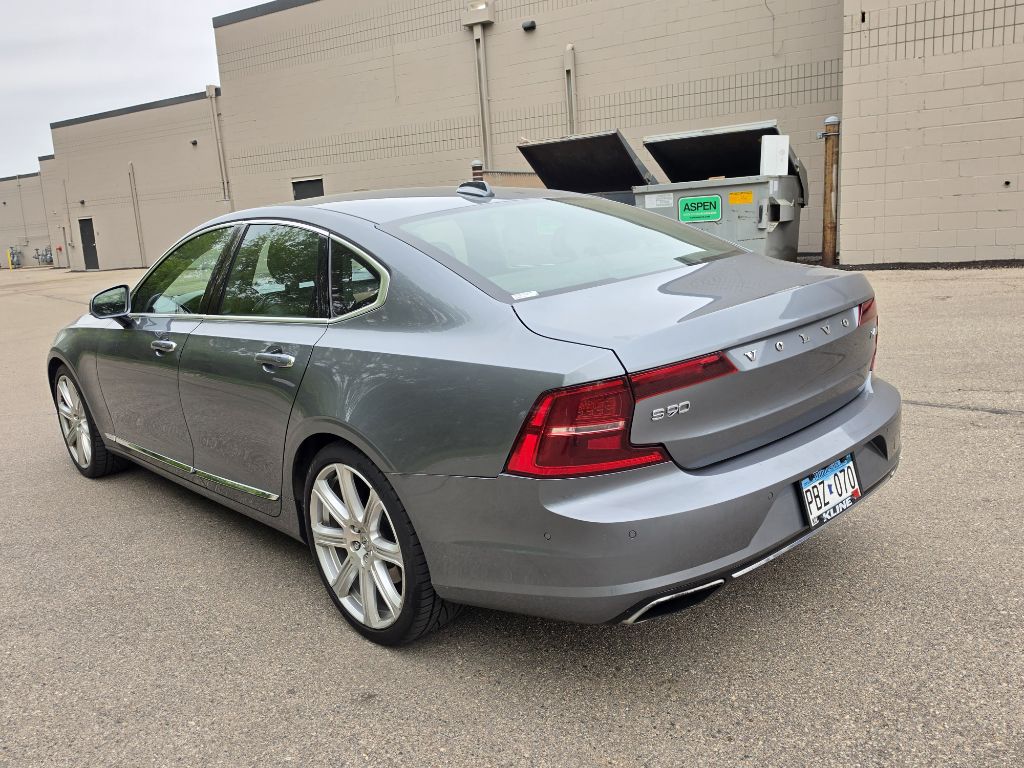 Photo 8 of this VOLVO S90