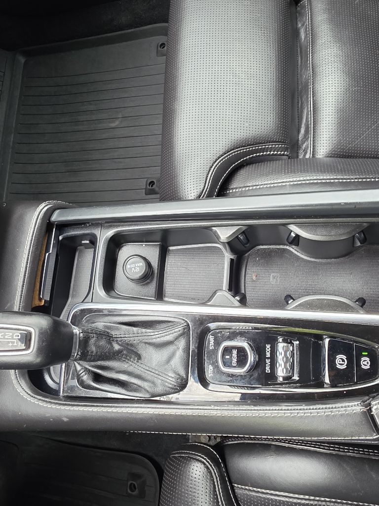 Photo 21 of this VOLVO S90