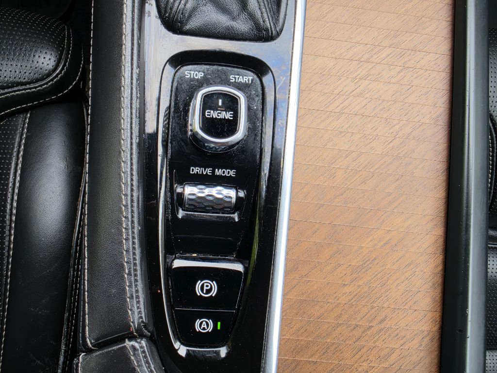 Photo 22 of this VOLVO S90