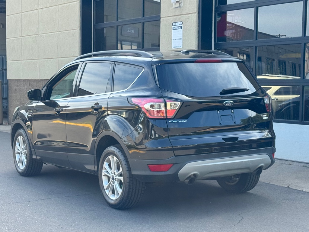 Photo 5 of this FORD ESCAPE