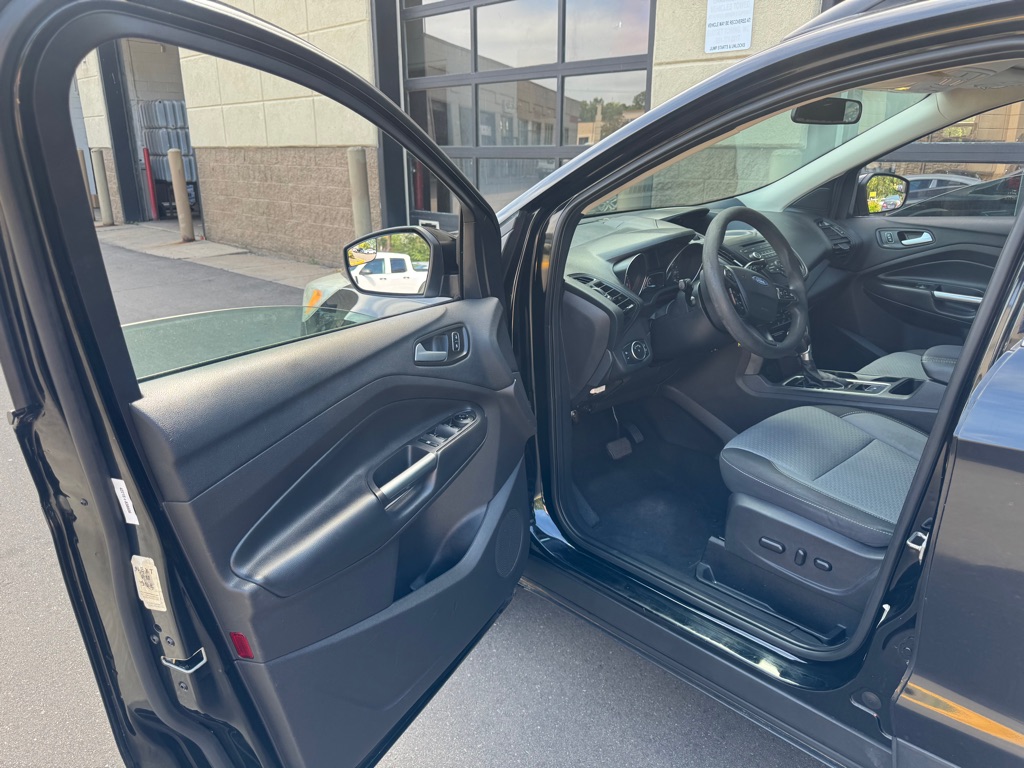 Photo 4 of this FORD ESCAPE