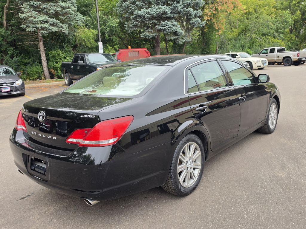 Photo 4 of this TOYOTA AVALON XL LIMIT