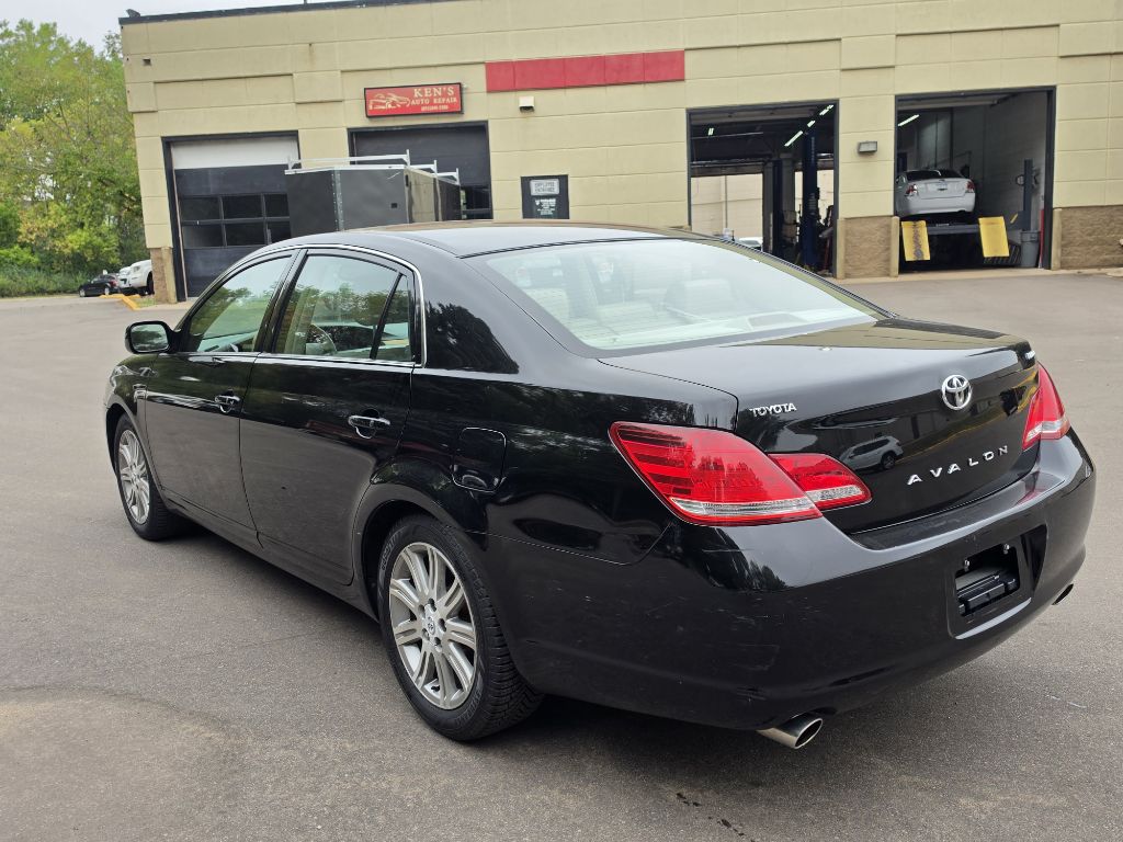 Photo 7 of this TOYOTA AVALON XL LIMIT