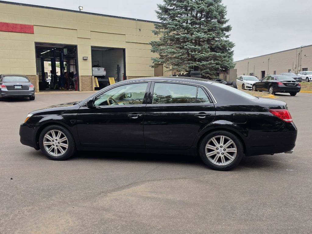 Photo 6 of this TOYOTA AVALON XL LIMIT