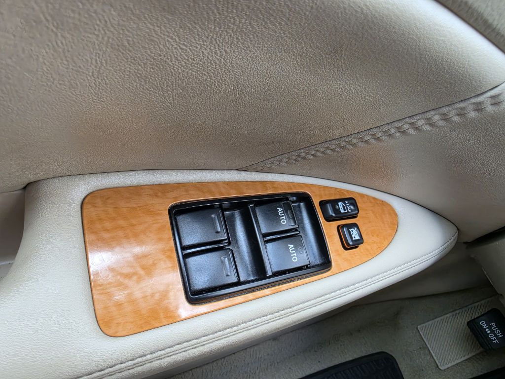 Photo 22 of this TOYOTA AVALON XL LIMIT