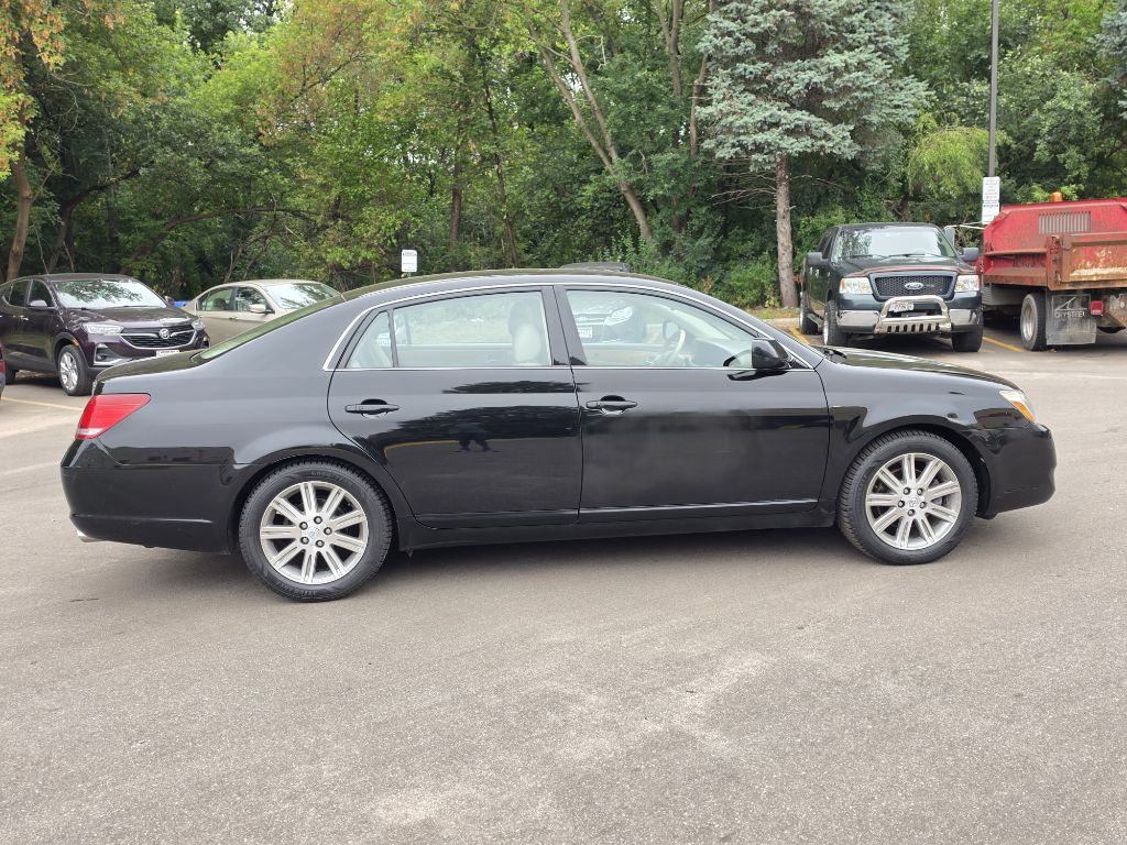Photo 5 of this TOYOTA AVALON XL LIMIT