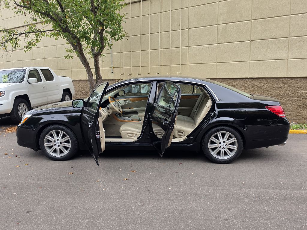 Photo 9 of this TOYOTA AVALON XL LIMIT
