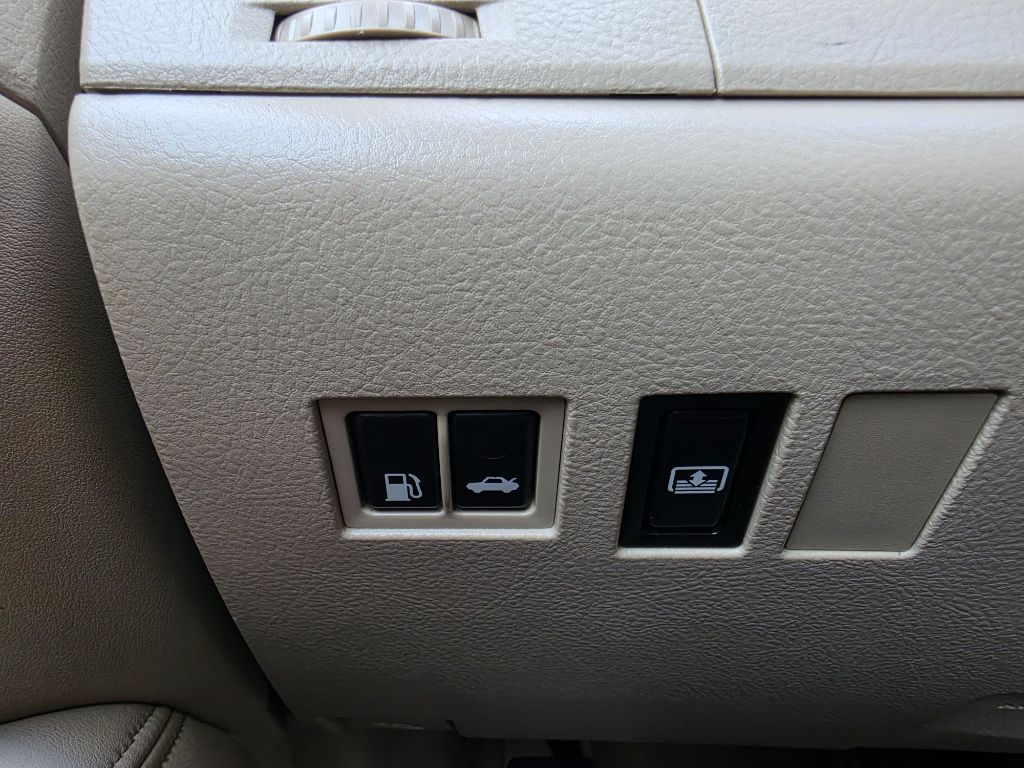 Photo 21 of this TOYOTA AVALON XL LIMIT