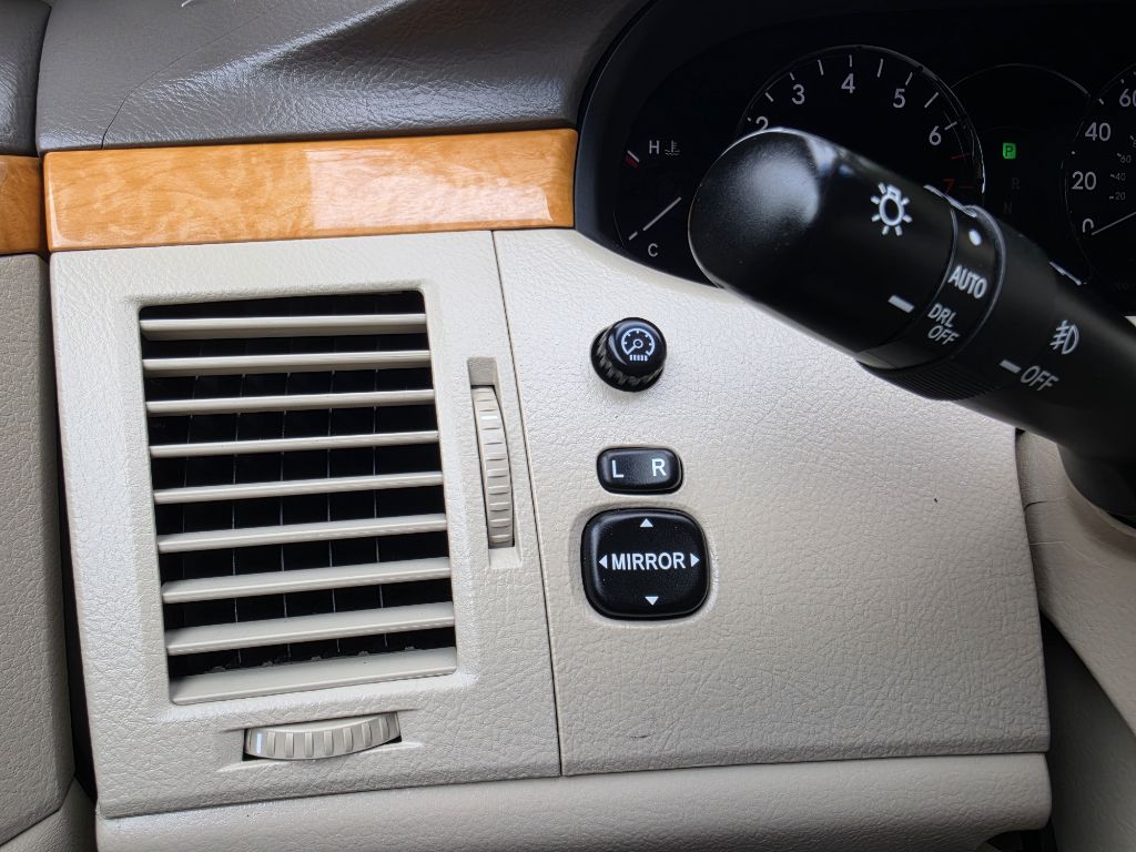 Photo 19 of this TOYOTA AVALON XL LIMIT
