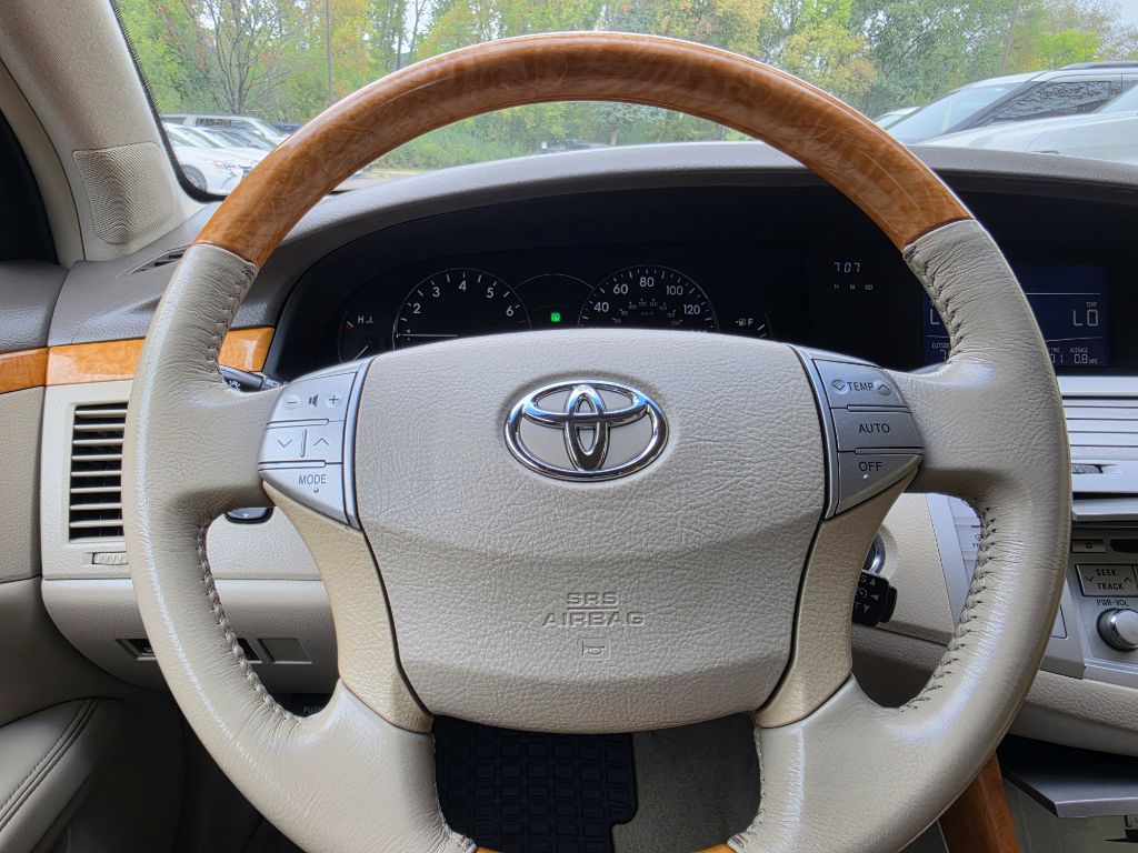 Photo 23 of this TOYOTA AVALON XL LIMIT