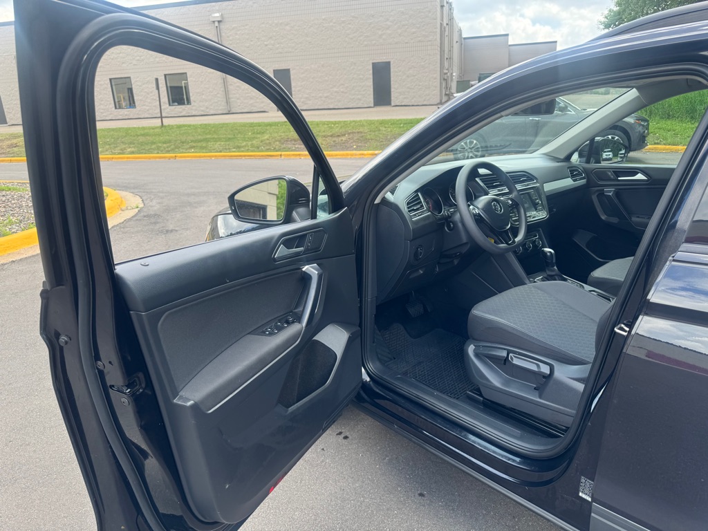 Photo 3 of this VOLKSWAGEN TIGUAN
