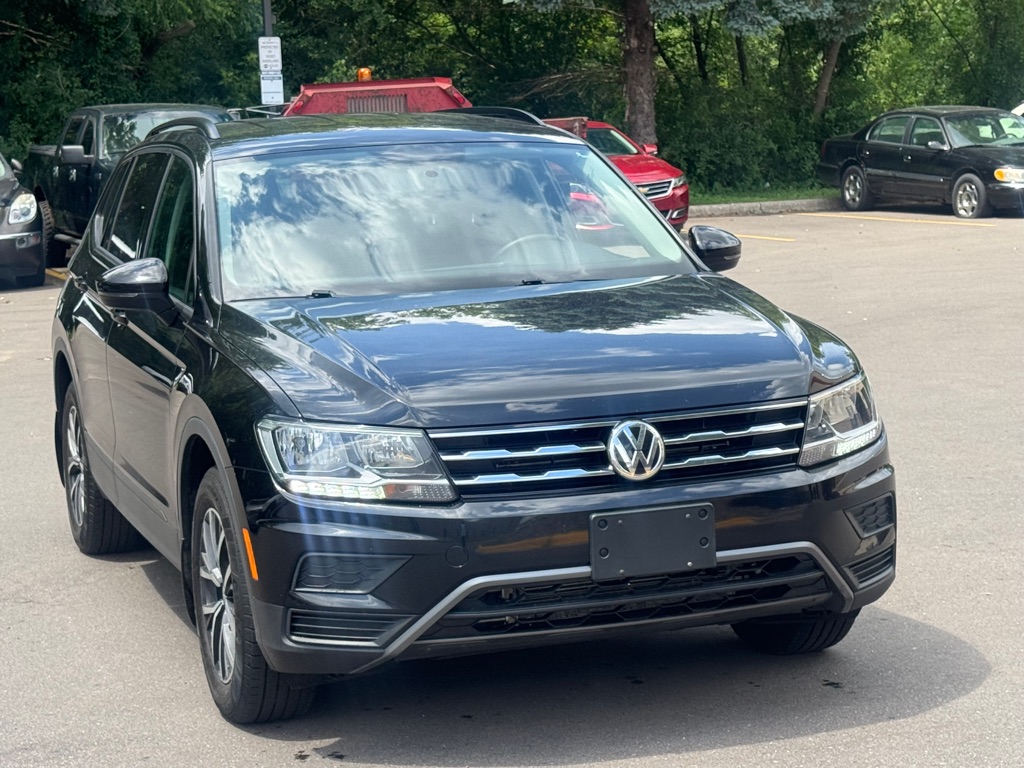 Photo 2 of this VOLKSWAGEN TIGUAN