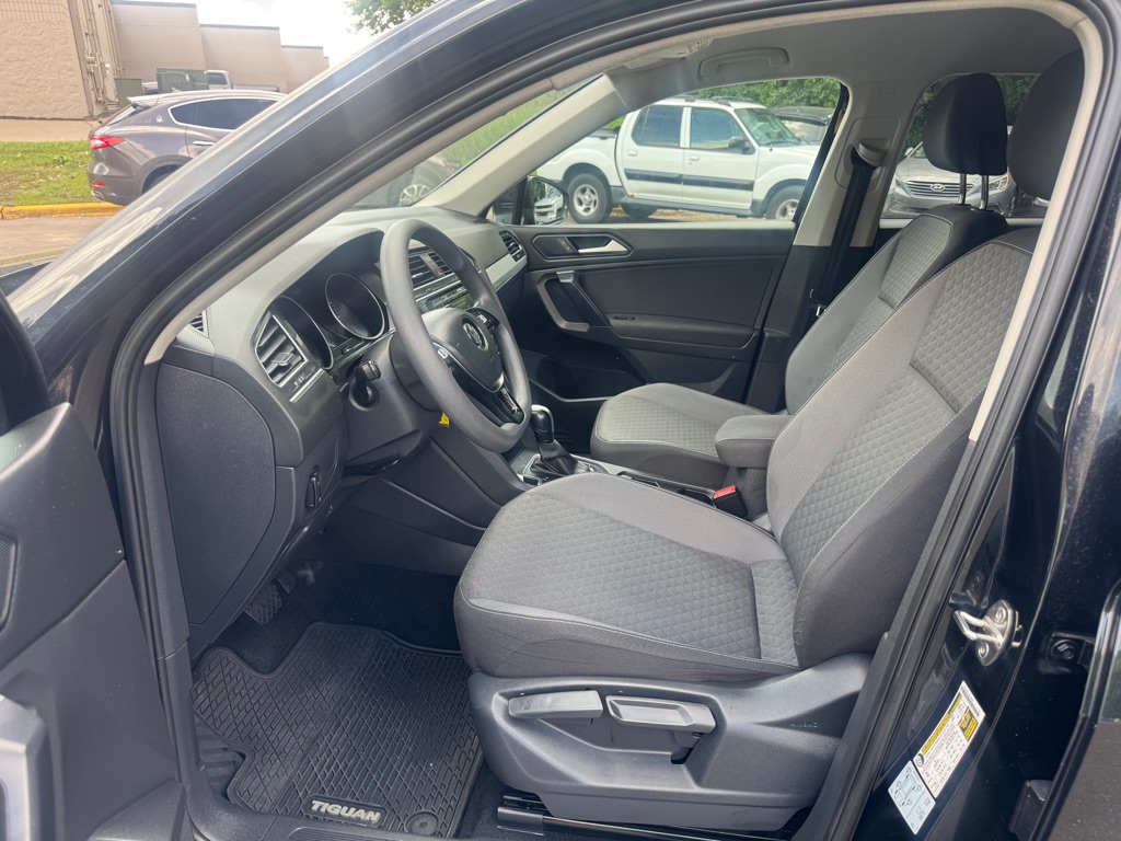 Photo 8 of this VOLKSWAGEN TIGUAN
