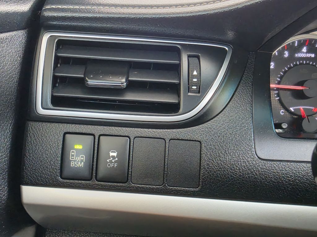 Photo 28 of this TOYOTA CAMRY XSE