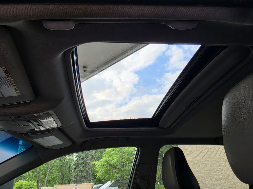 Photo 21 of this TOYOTA CAMRY XSE