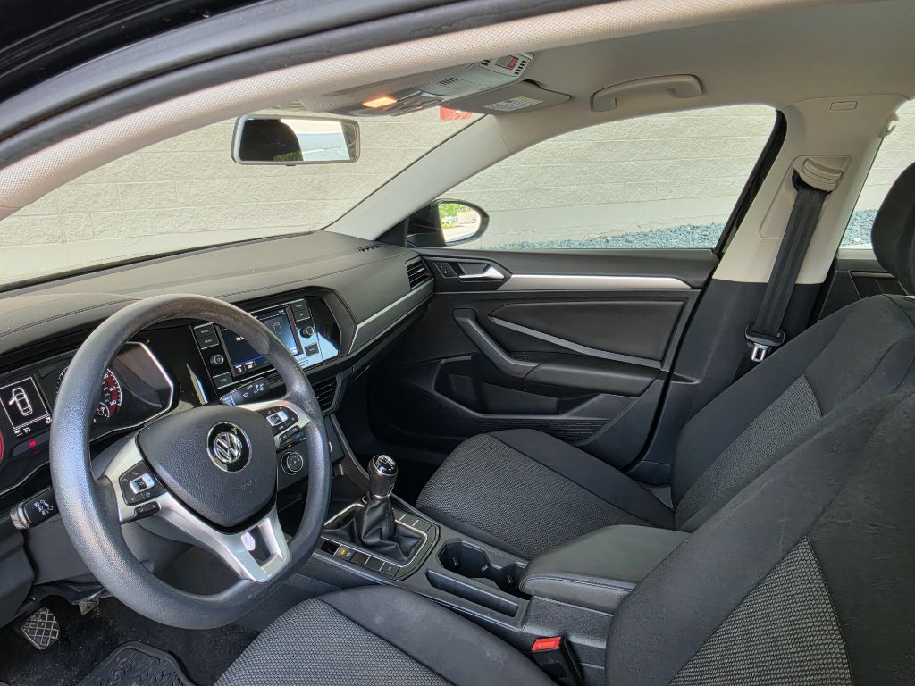 Photo 22 of this VOLKSWAGEN JETTA